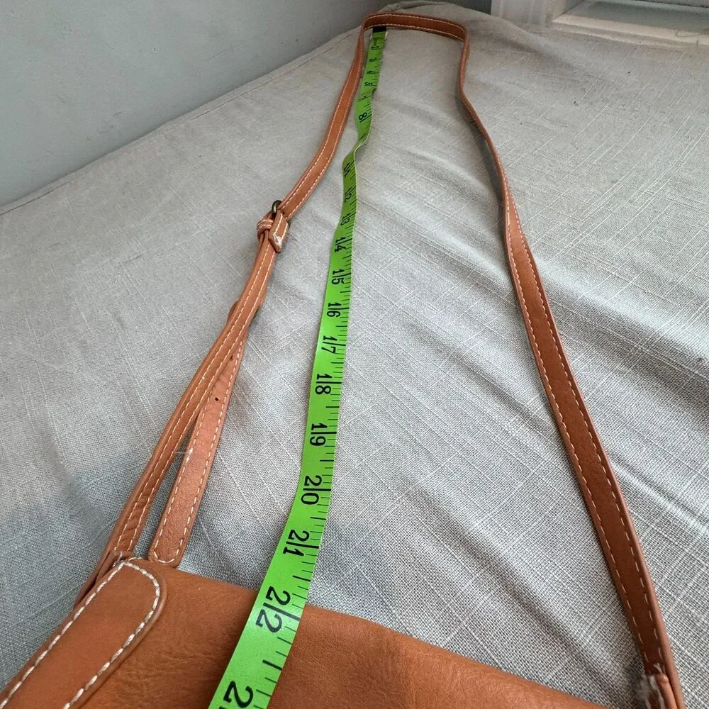 Universal Threads Faux Leather Crossbody Purse – 7.5